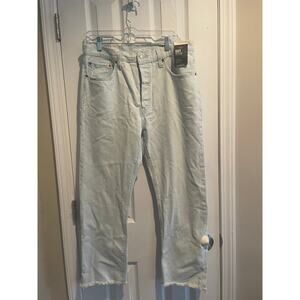 Levi 501 Original Cropped Jeans Fitted thru the hip and ankle straight, A71